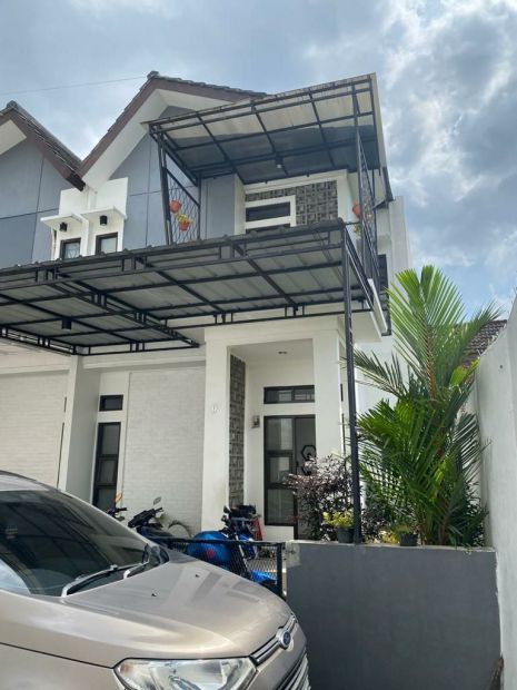 Rumah Minimalis Lantai Di Bukit Panyileukan Kota Bandung