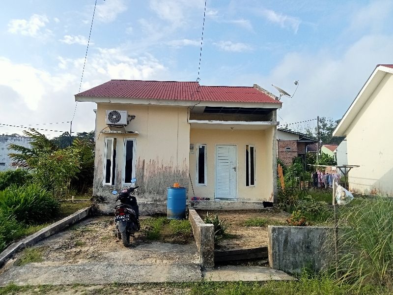 DISEWAKAN RUMAH DI JALAN UTAMA PERUMAHAN BDS 2 BALIKPAPAN