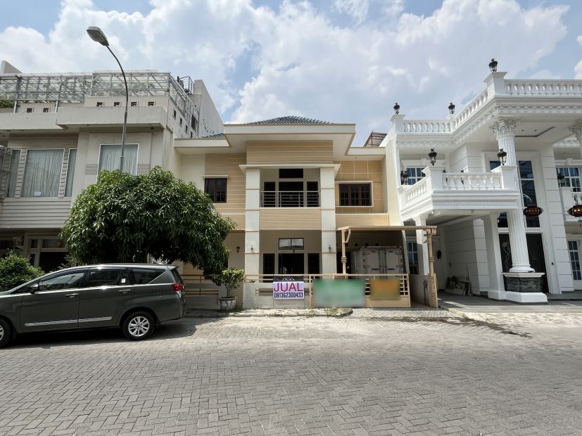 Villa Di Komplek Cemara Asri Jalan Rajawali