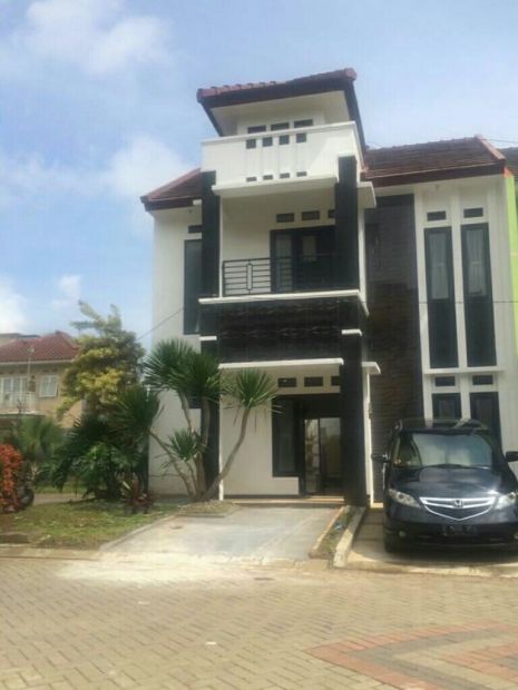 Vila 2 Lantai Siap Disewa Di Kusuma Estate Kota Batu