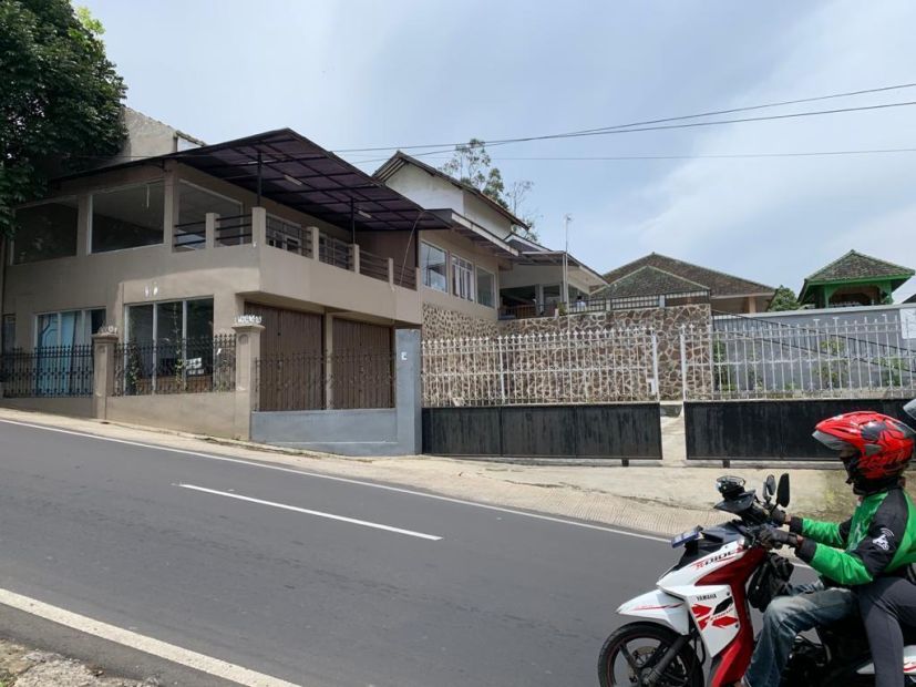 Gedung Usaha Di Kolonel Masturi Raya Cimahi M Hitung Tanah