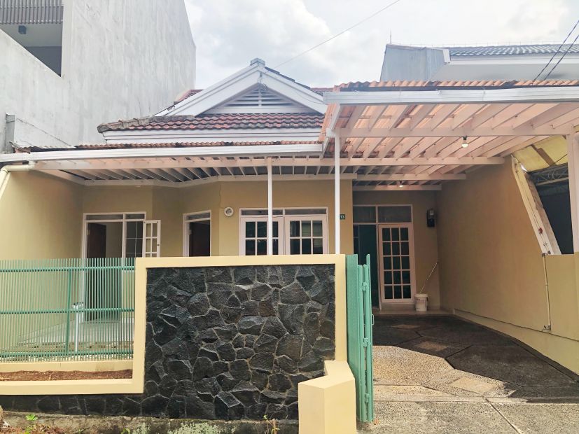 Rumah Asri Dalam Komplek Dekat Mrt Lebak Bulus