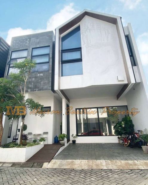 CEPAT RUMAH CANTIK SEMI FURNISH LOKASI NYAMAN DI SOMERHILL BUKIT INDAH