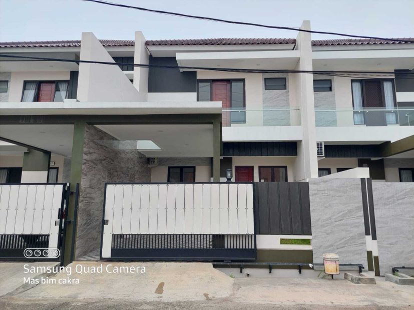 RUMAH DUA LANTAI SIAP HUNI LOKSI TJ DAMAI LESTARI KEDAMAIAN