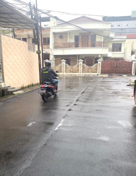 Rumah Taman Ratu Kedoya Duri Kepa Jakarta Barat Lebar Jalan Mobil