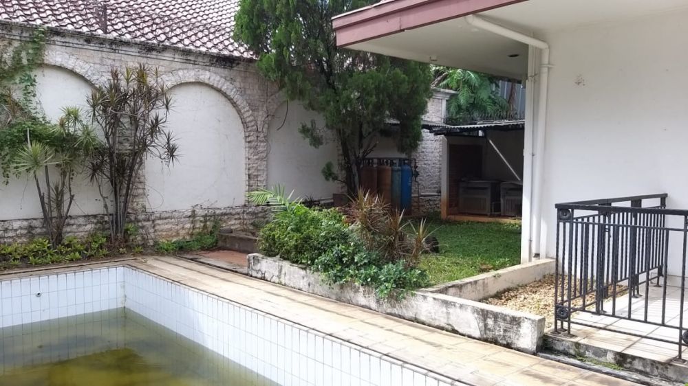 Dijual Rumah Tua Hitung Tanah Di Patra Kuningan Jakarta Selatan