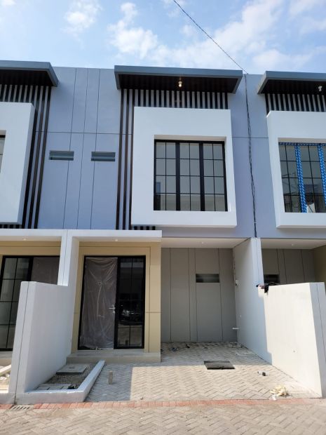 Rumah Regency One Babatan Pantai Lokasi Depan Hadap Favorit