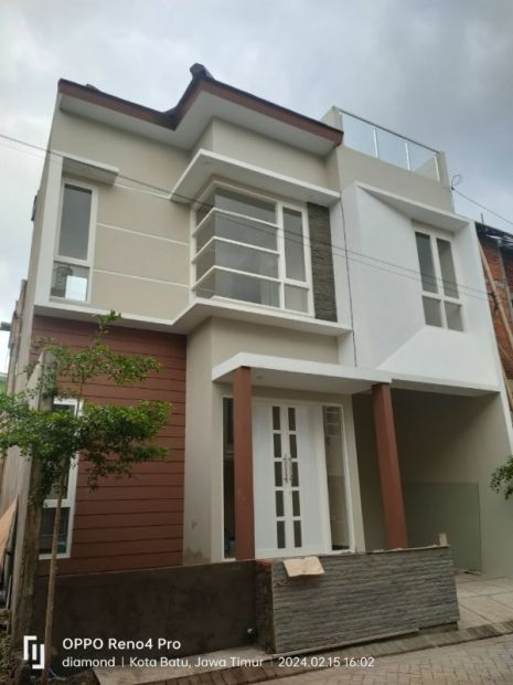 Villa Minimalis Batu Kolam Renang Dan Rooftop