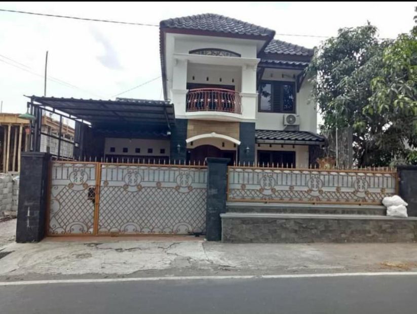 Dijual Rumah Lantai Besar Dan Mewah Mangku Jalan Utama Dekat Sleman