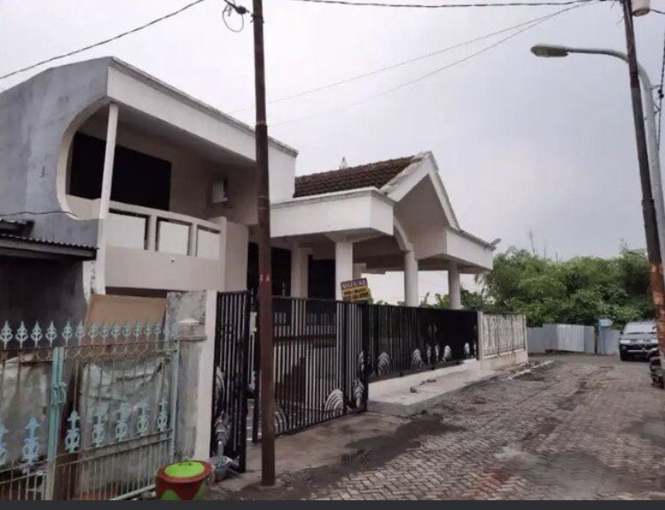 Rumah Lantai Pondok Manggala Balas Klumprik Wiyung Sby