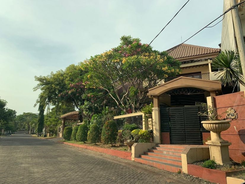 Rumah Dian Istana Taman Mahkota Dekat Pakuwon Indah Surabaya Barat