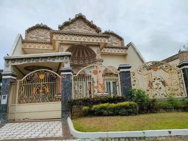 Rumah Mewah Di Perumahan Araya Blimbing Kota Malang