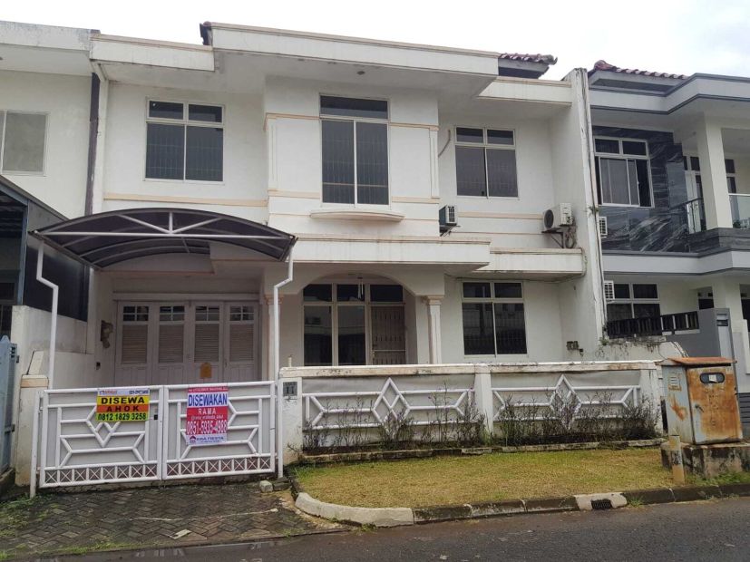 Disewa Rumah Mewah Taman Golf Modernland