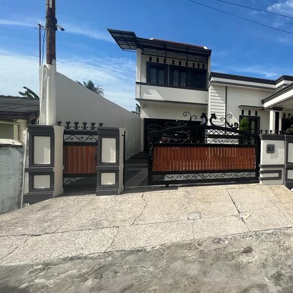 RUMAH MEWAH DALAM KOMPLEK FLAMBOYAN