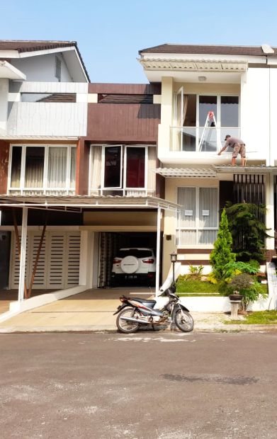 Disewakan Rumah 2,5 Lantai Di Modernland, Dekat Bandara Soekarno Hatta