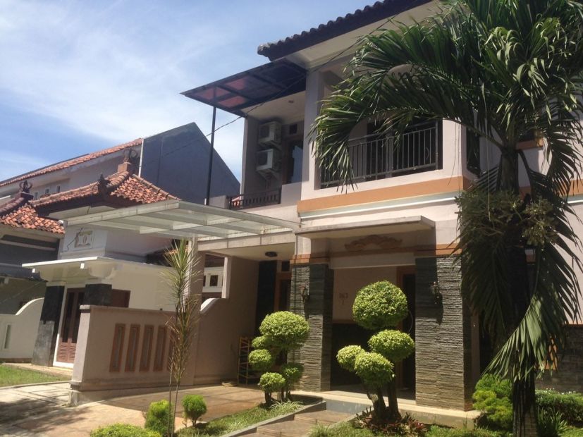 Dijual rumah cantik besar di Perumahan Exclusive Taman Kenari Nusantara