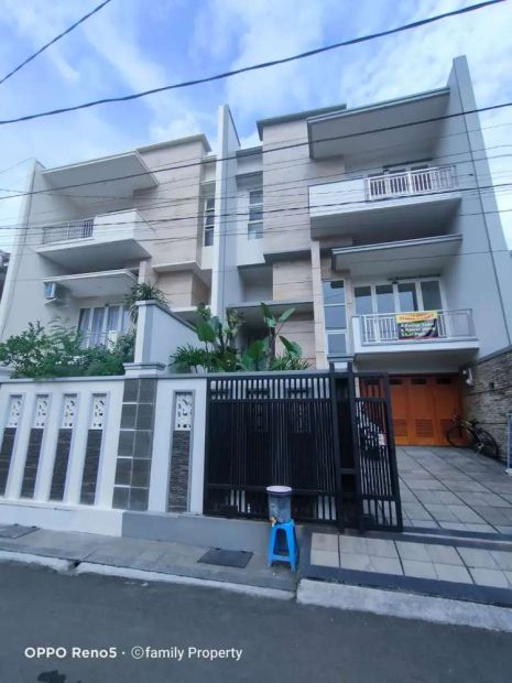 Rumah Lantai Mewah Desain Modern Kekinian Dipusat Kota Jakarta