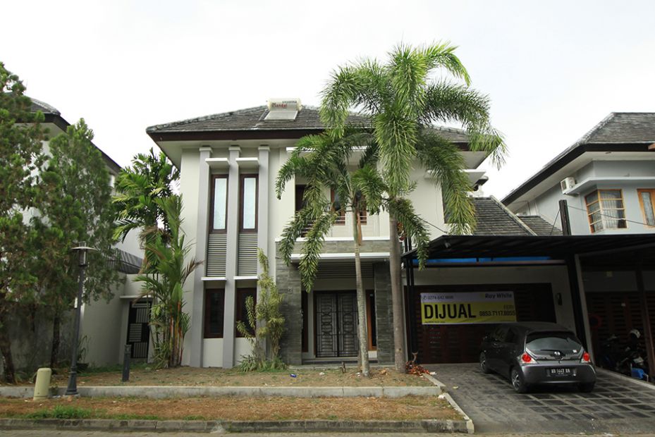 RUMAH MEWAH+FURNITURE UNTUK KELUARGA BESAR, PERUM PARADISE