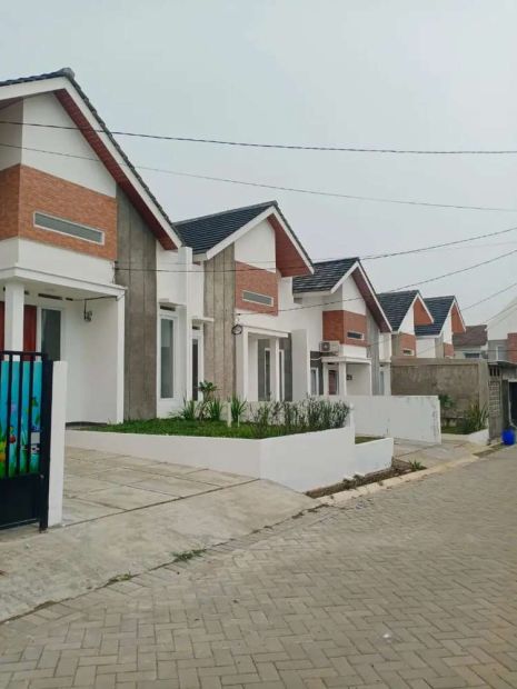 Rumah Baru Hoek 1 Lantai Di Grand Acropolis Sukahati Cibinong Bogor