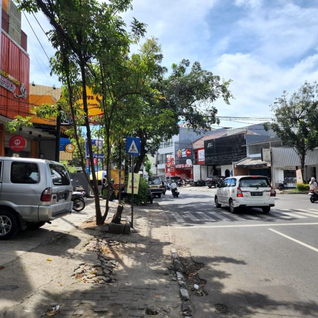 Ruko Lantai Pinggir Jalan Raya