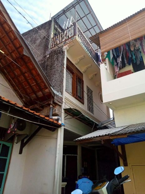 Rumah 3 Lantai Lokasi Strategis Di Kampung Rambutan  