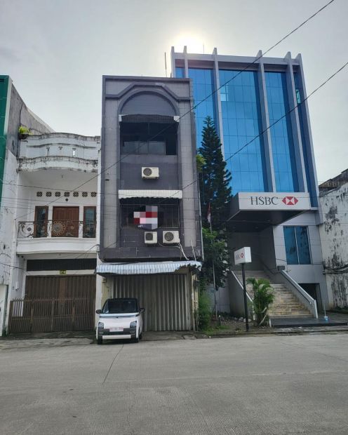 Ruko Jl Irian Dkt Ahmad Yani Dan Jl Sulawsi. Bangunan 4,5 X 30 X 3lt