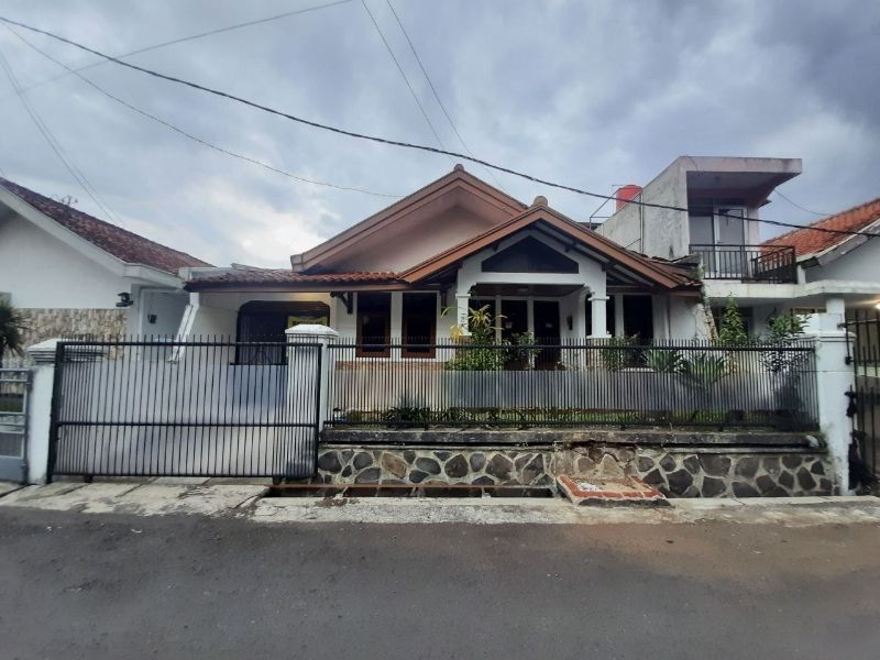 RUMAH ASRI DI BANDUNG TENGAH RAJAMANTRI TURANGGA SAYAP BUAH BATU