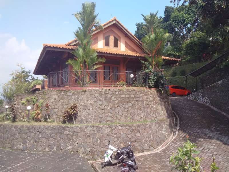 VILLA CANTIK DIKAKI GUNUNG SALAK BOGOR