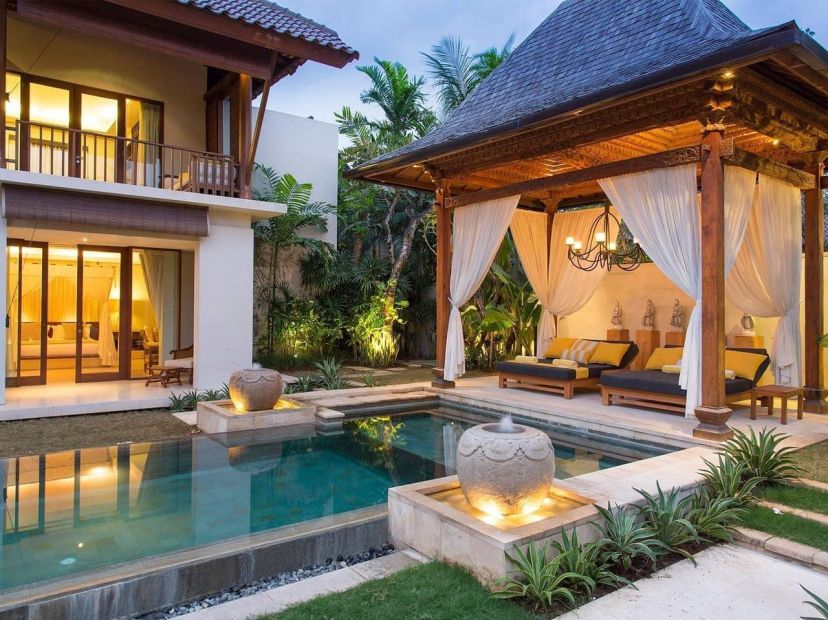 WALKING DISTANCE TO PETITENGET BEACH Luxurious Villa Seminyak Bali