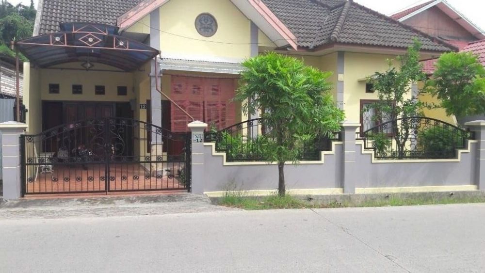  Rumah  Dijual beserta Isinya di  Samarinda  Kalimantan Timur