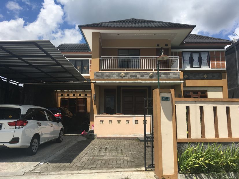 Dijual Rumah  Mewah 2 Lantai Luas  Tanah  300 meter 