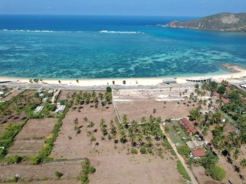  Tanah  pinggir  pantai  kuta Lombok