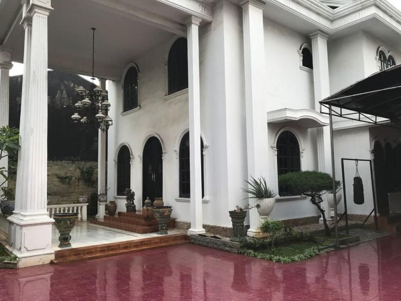 RUMAH MEWAH JAKARTA DI PUSAT KOTA LOKASI HANYA 800 M DARI TEBET ECO PARK.