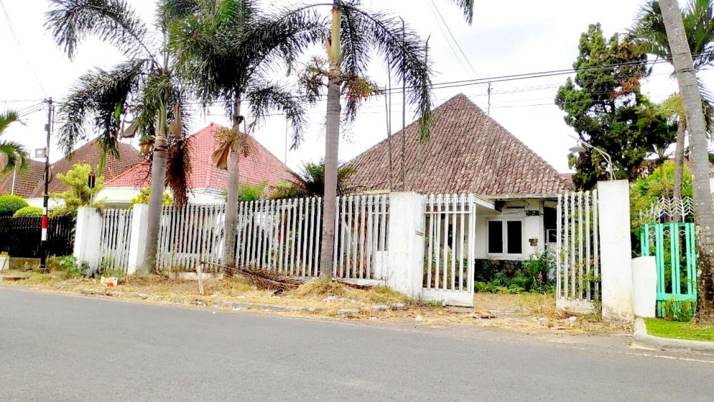 Rumah Kuno Luas di Jl Sumbing Ijen Malang