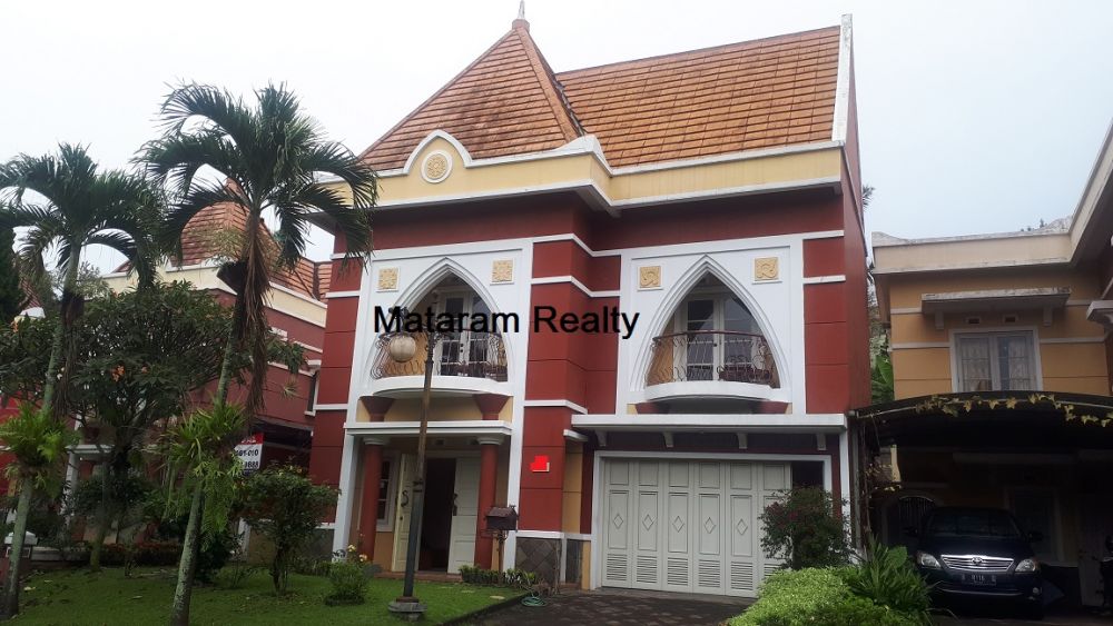 For Rent Rumah Cantik Dalam Kompleks Elit Gegerkalong Bandung