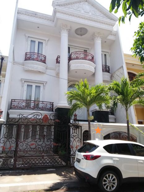 Dijual Rumah  Mewah Idaman  Elegan 3 Lantai Villa Permata 