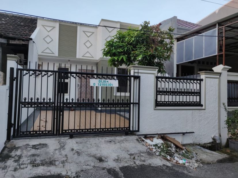 DISEWAKAN RUMAH  SIAP HUNI KRESEK  INDAH 