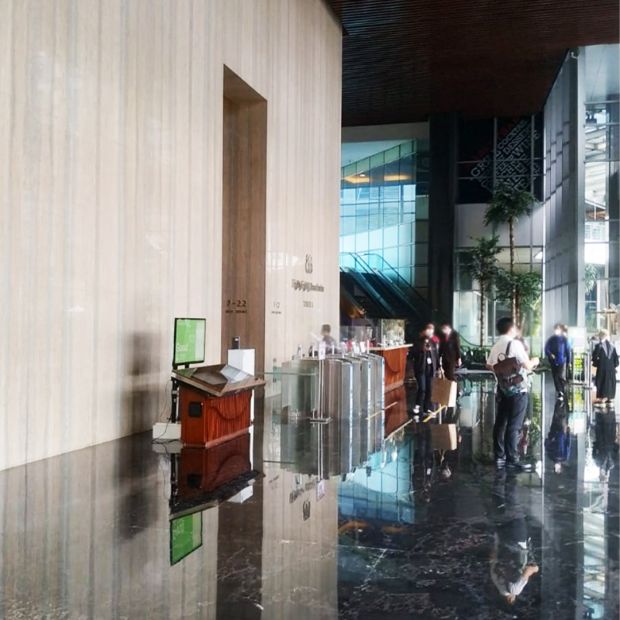 Berlantai Di Lobby Ruang Kantor 88, Kota Kasablanka, Jakarta Selatan