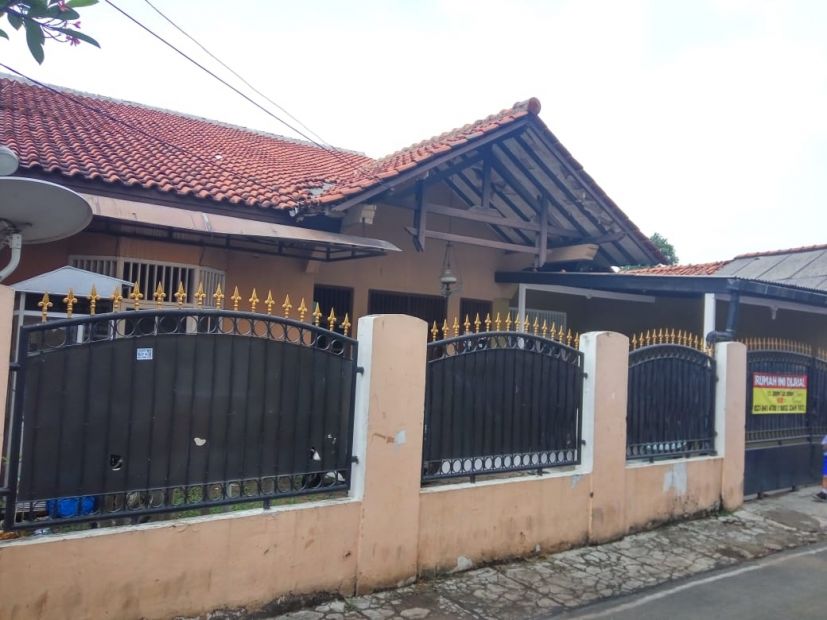 RUMAH SECOND DI KP TENGAH KRAMAT JATI JAKARTA TIMUR