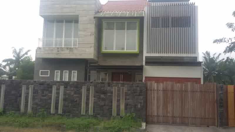  Rumah  di Kompleks Graha Metropolitan Q