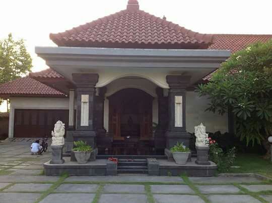  rumah besar  dan luas renon tanah 860m2