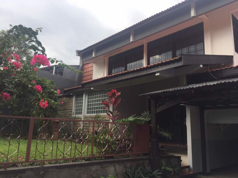 Di Jual  rumah daerah  bandung  cipaku dgn lt 565 Yeyen