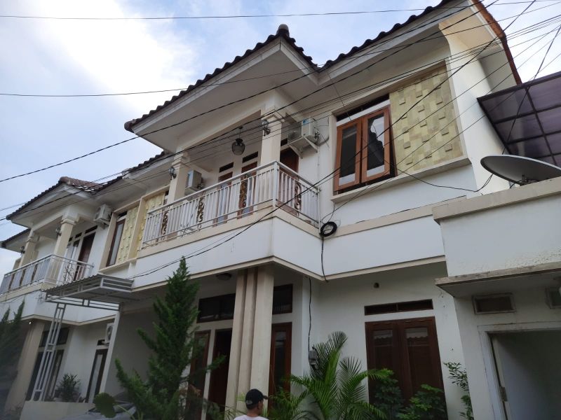 DISEWAKAN RUMAH FULL FURNISHED DI JAGAKARSA JAKARTA SELATAN