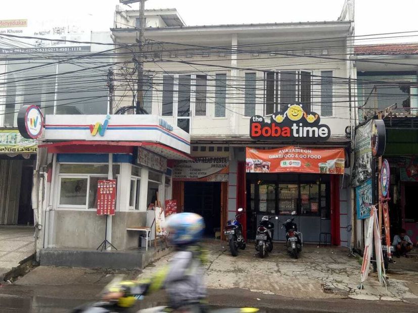 Rumah Ruko Pinggir Jalan Raya Lantai