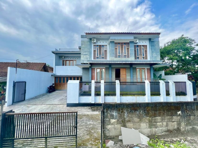 Dijual Rumah Mewah 25 Lantai Split Level Fully Furnished Dengan Kolam