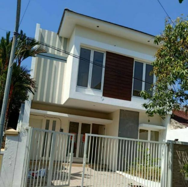 Rumah minimalis baru 2 lantai Komplek Sutorejo Indah 