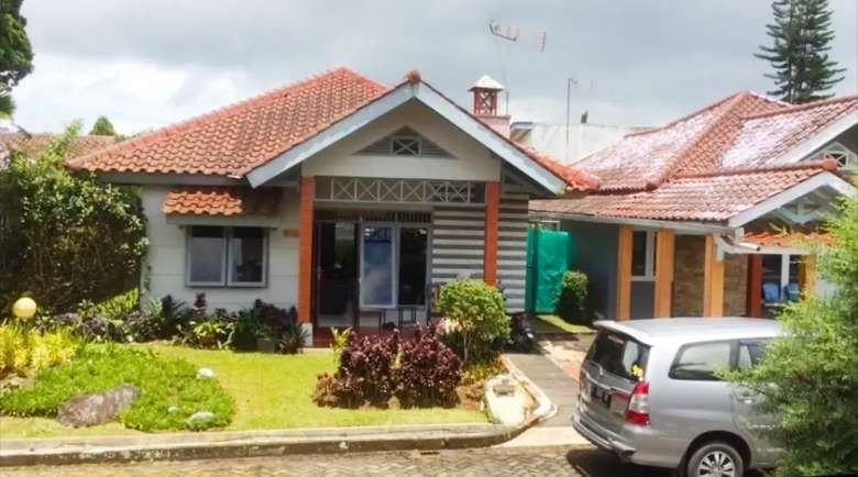 RUMAH VILLA KOTA BUNGA PUNCAK BOGOR WISATA PALING RAMAI DI PUNCAK