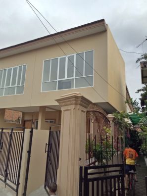 Dijual rumah  kontrakan  bangunan baru 8 pintu di cempaka 