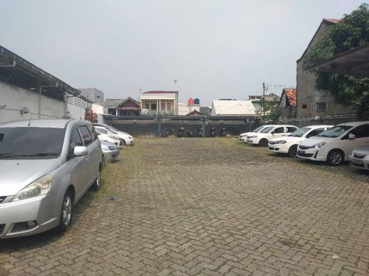 Showroom Mobil  di Arteri Pondok Indah Jakarta  Selatan 