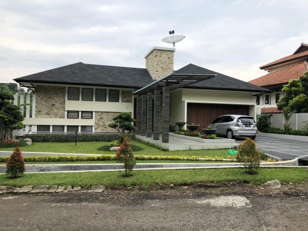  Rumah Sangat Mewah  dan Asri Tipe Downslope di Komplek Elit 